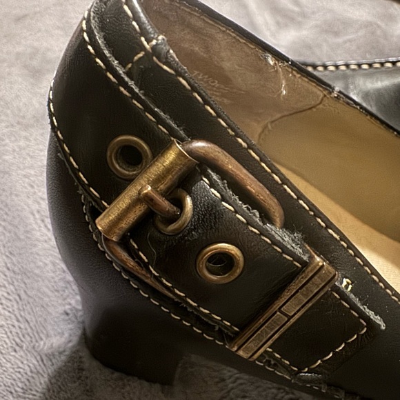 Vintage Tommy Hilfiger Women's Leather Buckle Heeled Loafers - Picture 6 of 7